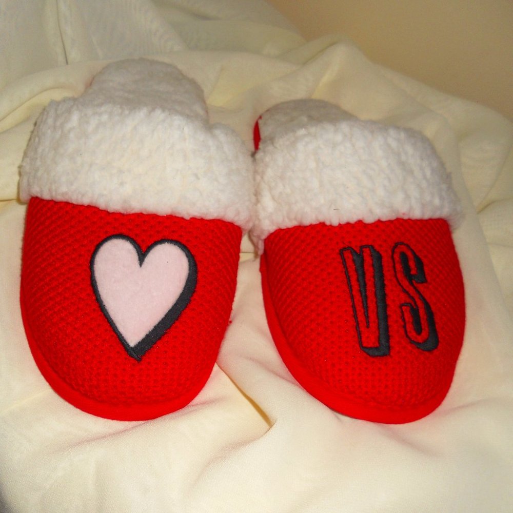 Victoria's Secret M Red Slippers White Fuzzy Lining Pink Heart